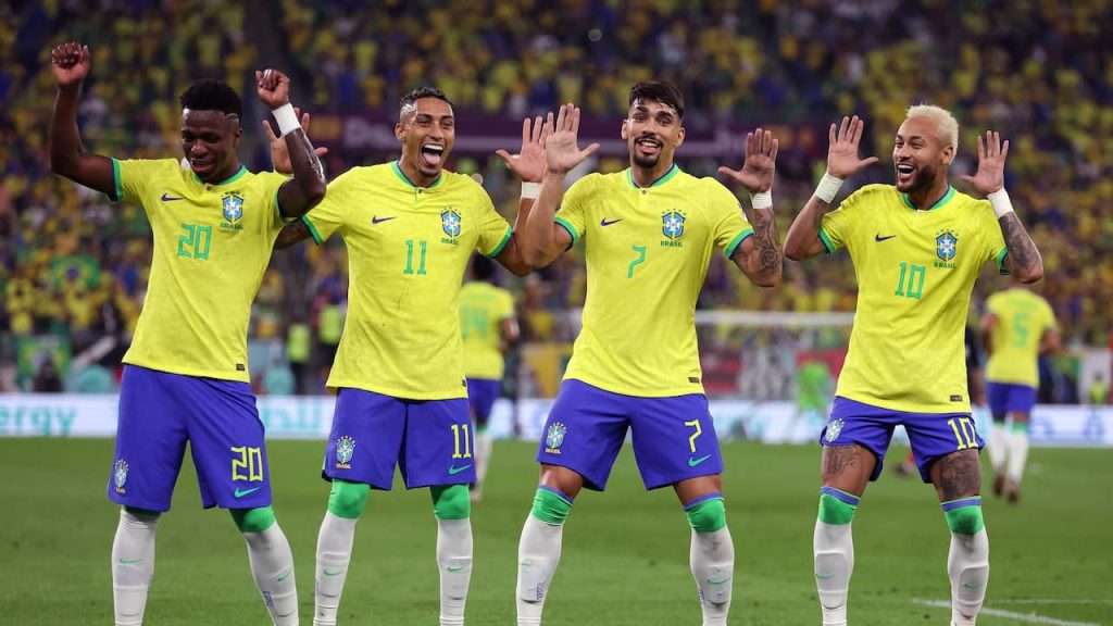 Braziliaans voetbalelftal in actie tijdens een WK - wedstrijd
